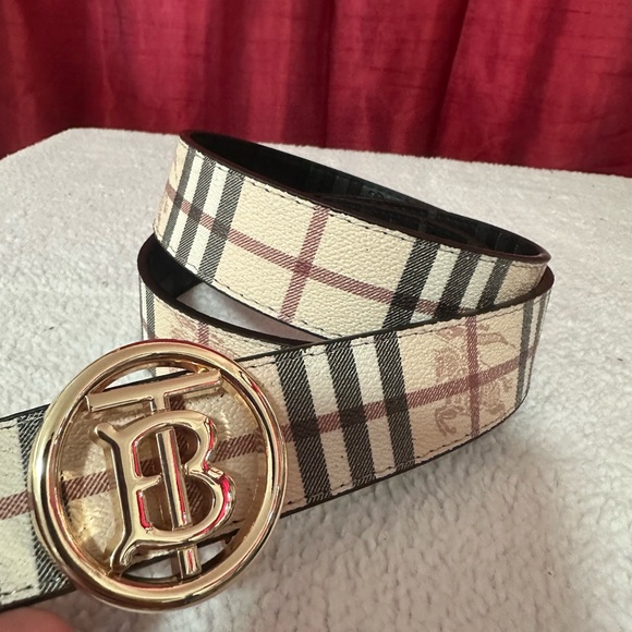 NWOT…Fashion Inspired Item (BELTS)
Reversible Belt
#32 - Picture 2 of 7
